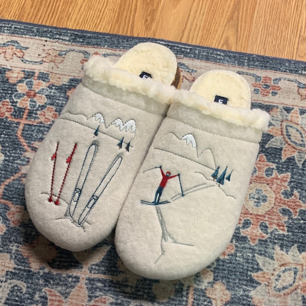 Lands End new Cozy Embroidered Slippers with Ski Design shoes qvc furry clogs